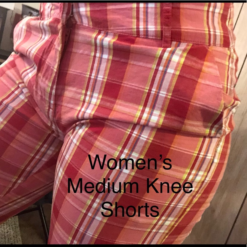 Women’s Plaid Knee Shorts (Medium)